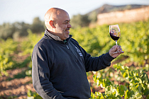 Emilio Cuéllar del Alamo in seinen Weinbergen