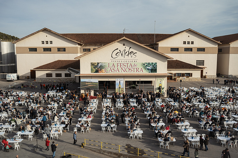 Die Bodegas Covides im Penedes bei Barcelona feiert mit ihre Bio-Cava